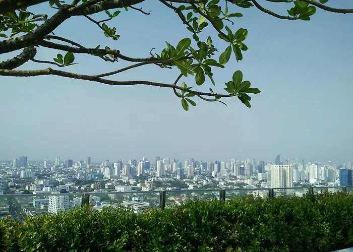 Pool On The Roof, 200m To The Airport Link Bts *