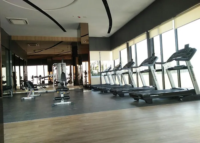 Pool On The Roof, 200m To The Airport Link Bts شقة *